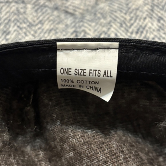 Visor Cap with Fake Hair - Picture 5 of 7